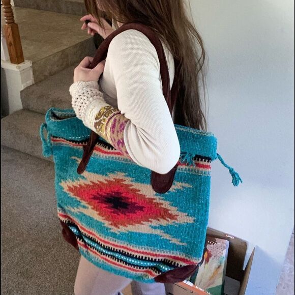 NWT Santa Fe Tote - Picture 5 of 5